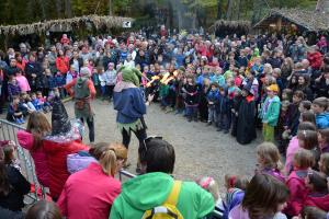 Dvorni norček je zabaval obiskovalce